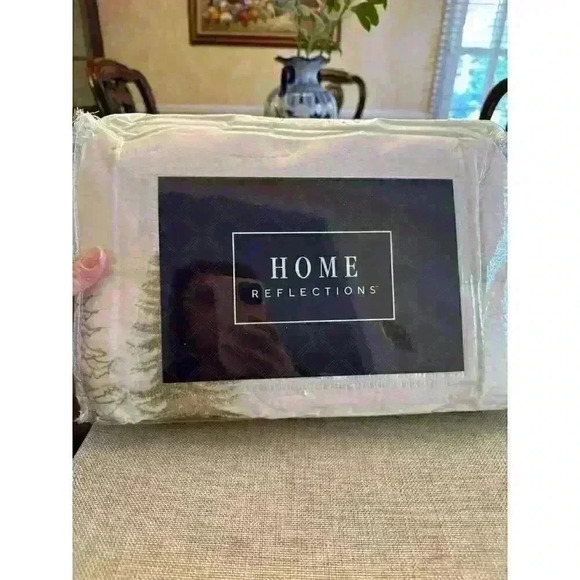 Home Reflections Faux Fur Christmas Bed Runner New - Picture 1 of 2
